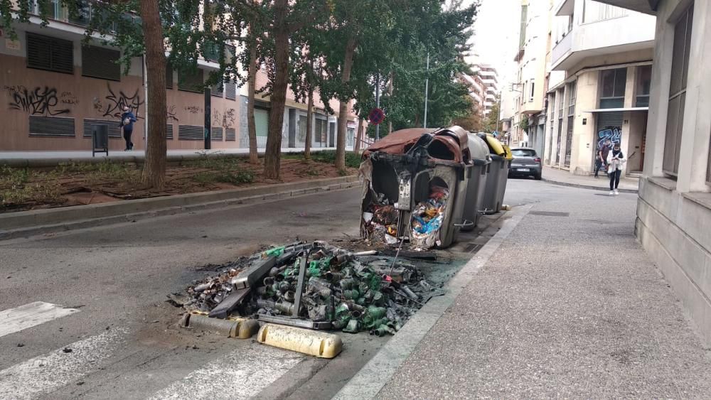 Cremen uns quaranta contenidors a Girona i rodalies en una sola nit