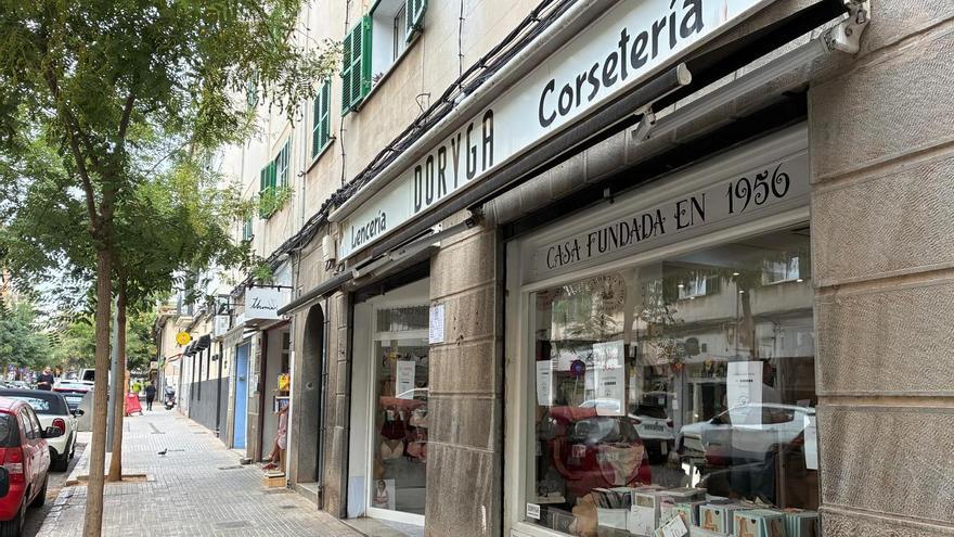 La lencería y corsetería Doryga de Palma dice adiós a sus clientes después de 70 años de actividad en el barrio de Santa Catalina