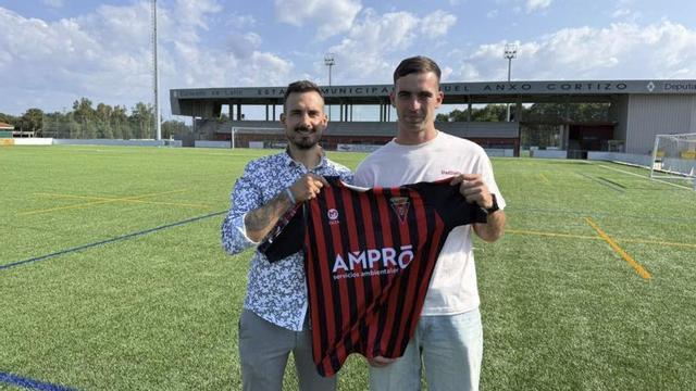 Rubén Jordedo presentó a Brais Crende en el Cortizo. |