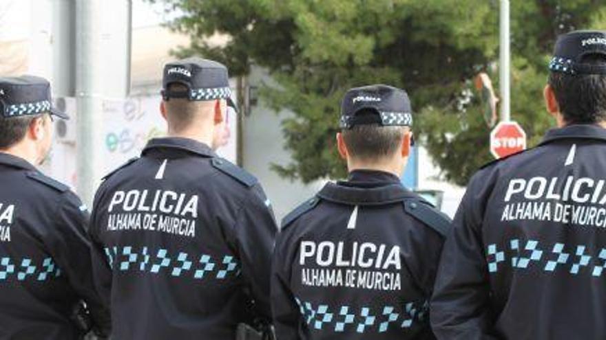 Agentes de la Policía Local de Alhama de Murcia.