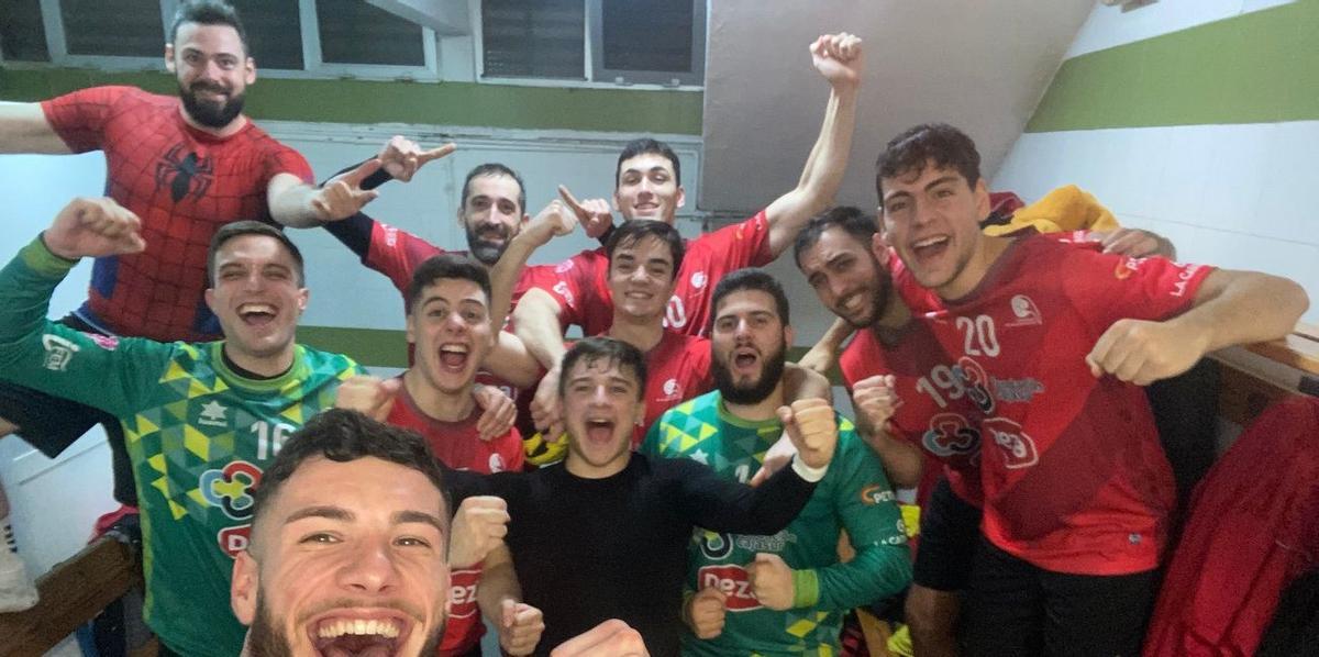 El Cajasur Córdoba Balonmano celebra una victoria.