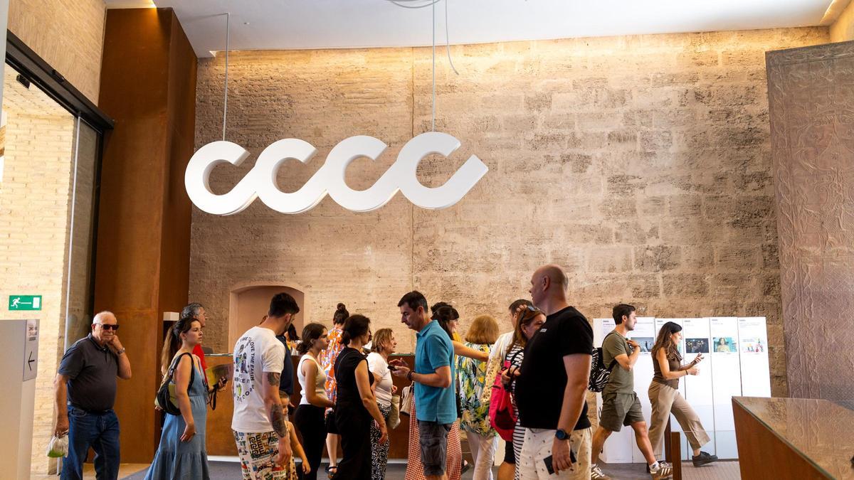 Visitants en el Centre del Carme