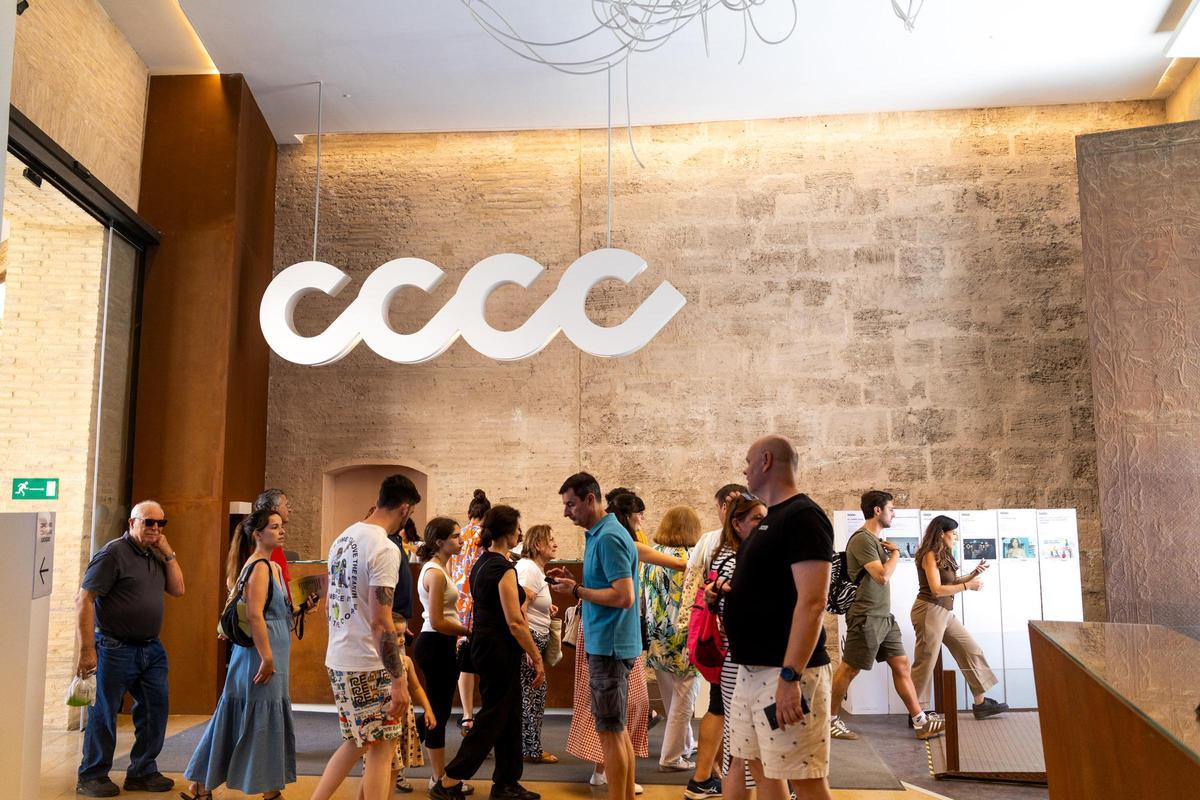 Visitantes en el Centre del Carme.