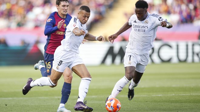 Mbappé y Vinicius, en un partido ante el Barça