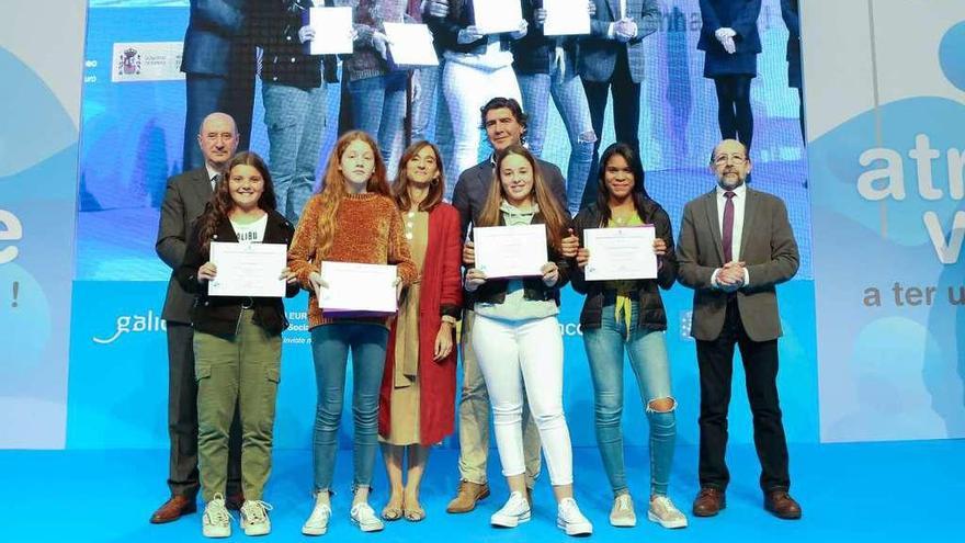 Marián Ordóñez, Iria Núñez, Lucía Iglesias y Francheska Gutiérrez son las cuatro estudiantes vilagarcianas galardonadas. // FDV