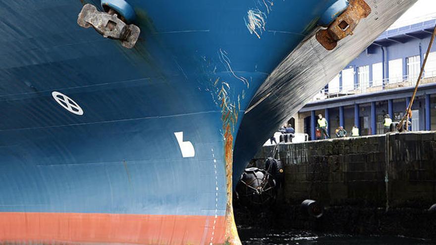 Imagen del casco del Baltic Breeze tras recibir el impacto del Mar de Marín // R. Grobas