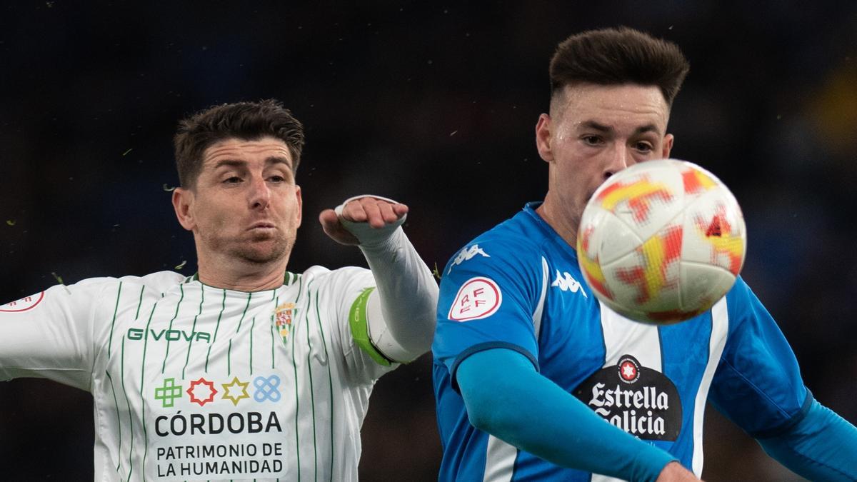 Javi Flores, en el partido del Córdoba CF en Riazor ante el Deportivo de La Coruña.