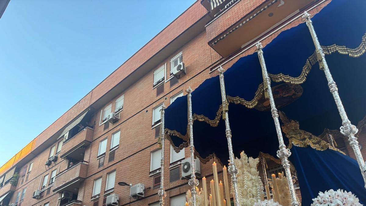 Vídeo | La Virgen de los Dolores de San José Obrero abandona la calle Arroyo en búsqueda de María Auxiliadora