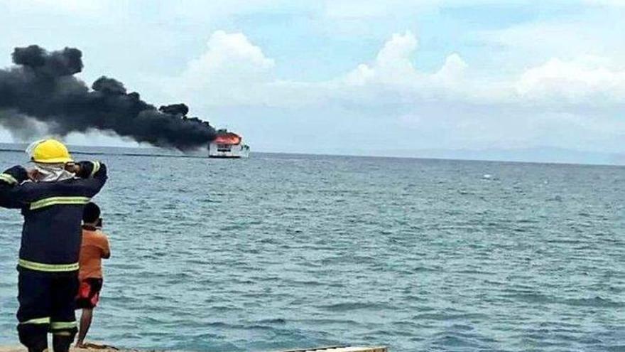 Se incendia un ferry en Filipinas con 150 personas a bordo