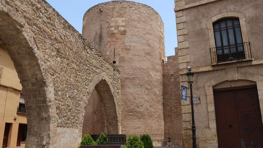 Acueducto, torre y acceso al Museo Municipal de Segorbe.