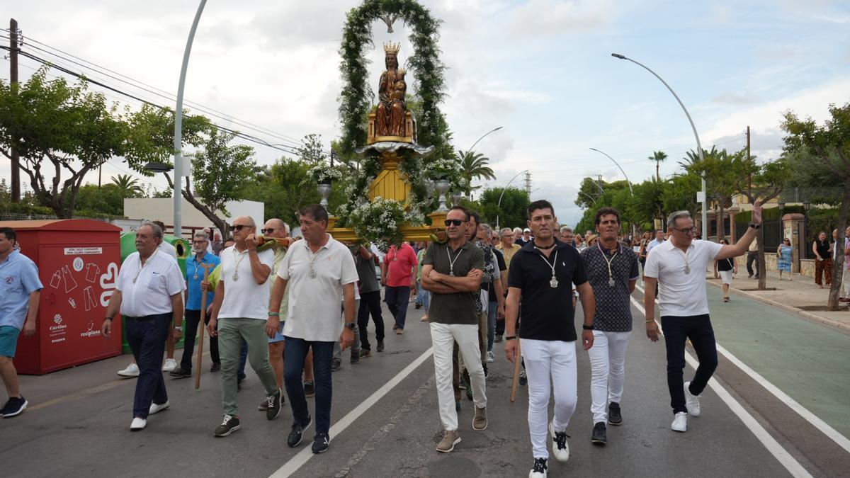 Las mejores imágenes de la multitudinaria 'baixà' de la patrona de Vila-real