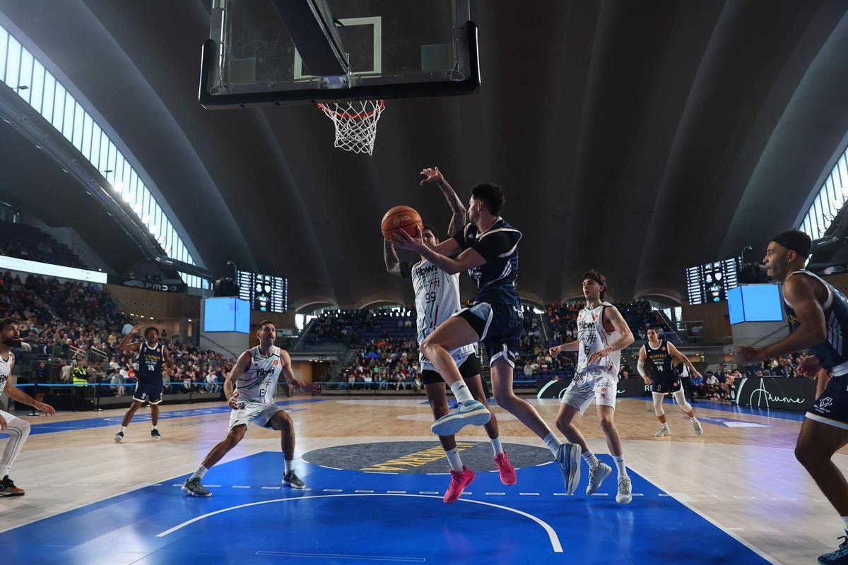 Todas las imágenes de la victoria del Alimerka Oviedo Baloncesto ante el Fibwi Palma