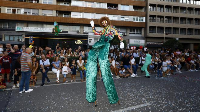 Las calles de Zaragoza se llenan de alegría con el desfile del pregón