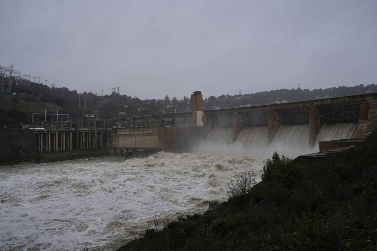 El estado de las presas de Zamora tras la crecida de los río por el temporal.