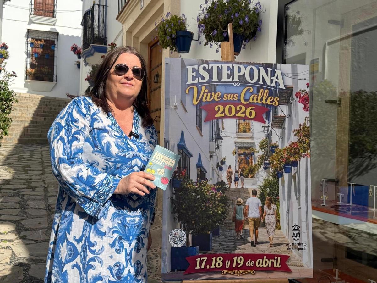 La concejala adscrita al área de Cultura y Fiestas del Ayuntamiento de Estepona, Macarena Diánez, durante la presentación de 'Estepona, Vive sus Calles'.