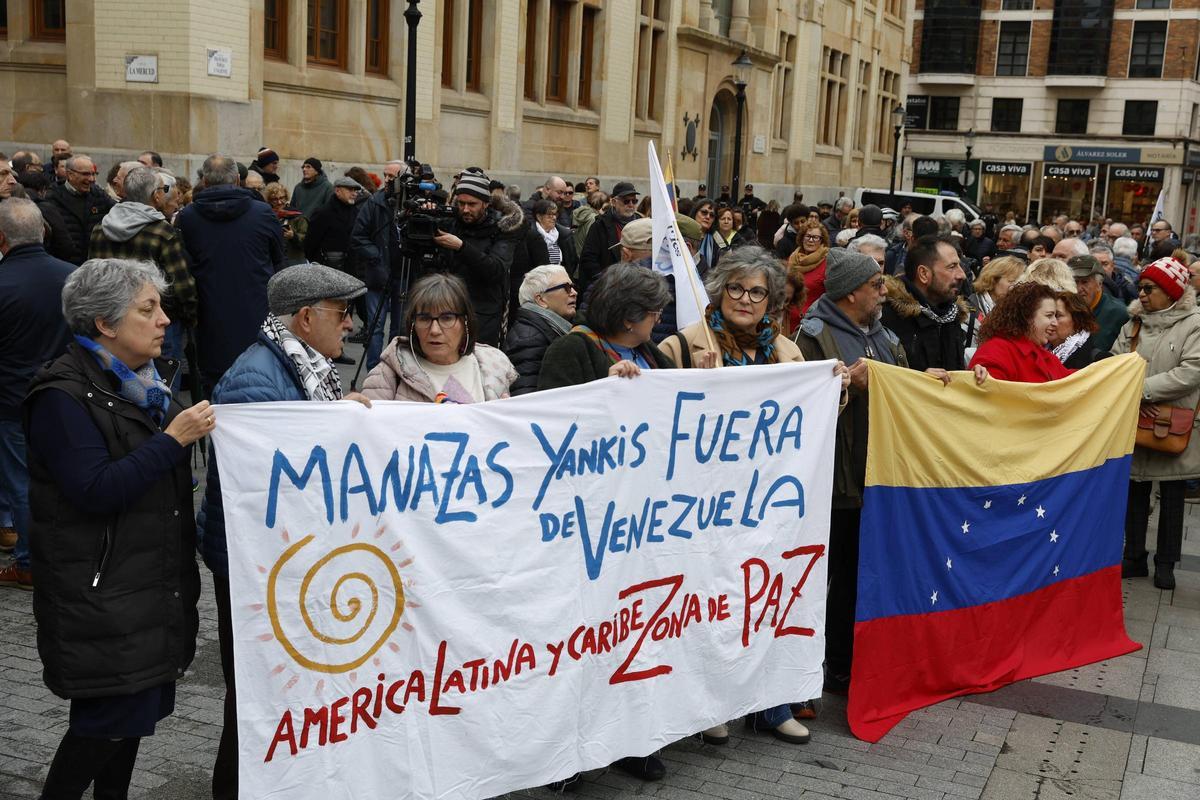 Nueva movilización en Gijón por Venezuela contra "el imperialismo de Estados Unidos" (en imágenes)