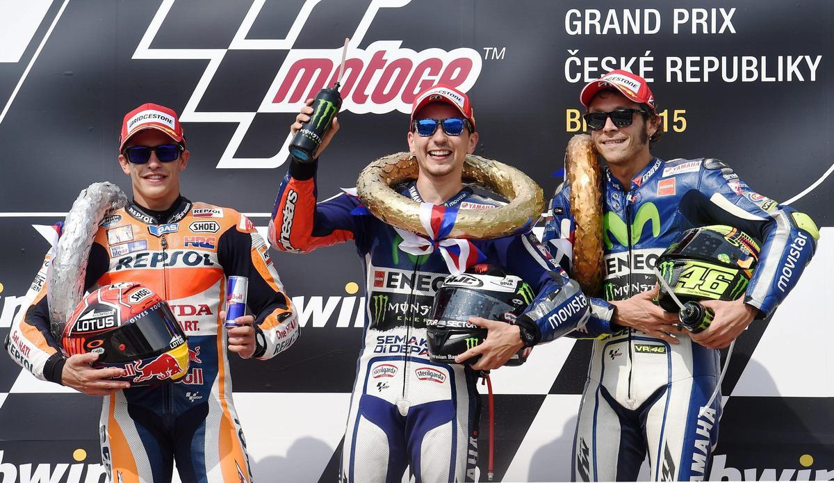 Jorge Lorenzo, Marc Márquez y Valentino Rossi, un podio de lujo en el Brno, en el GP de la República Checa de 2015.