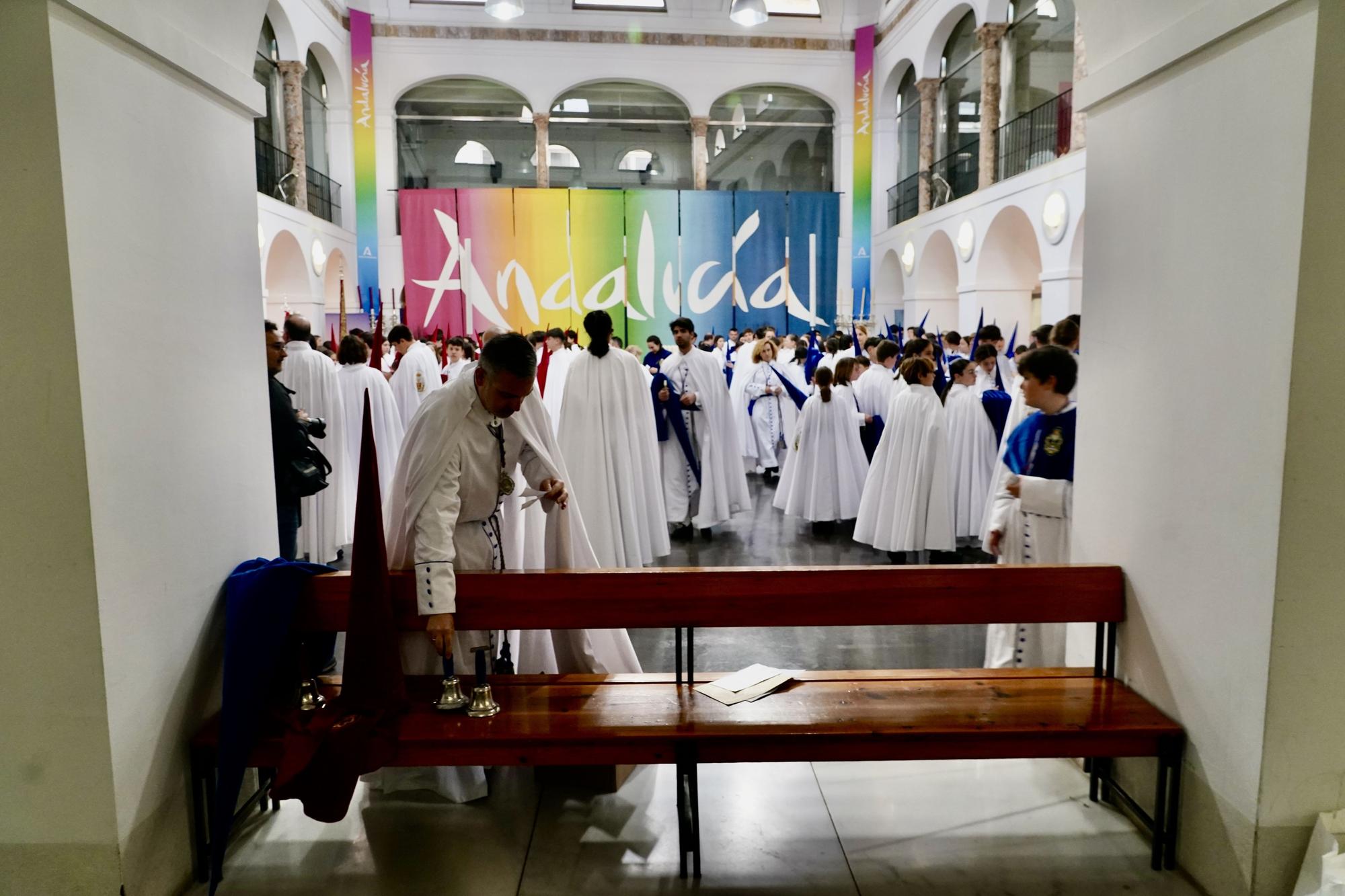 Salida procesional de la cofradía de la Sagrada Cena de Málaga, el Jueves Santo.