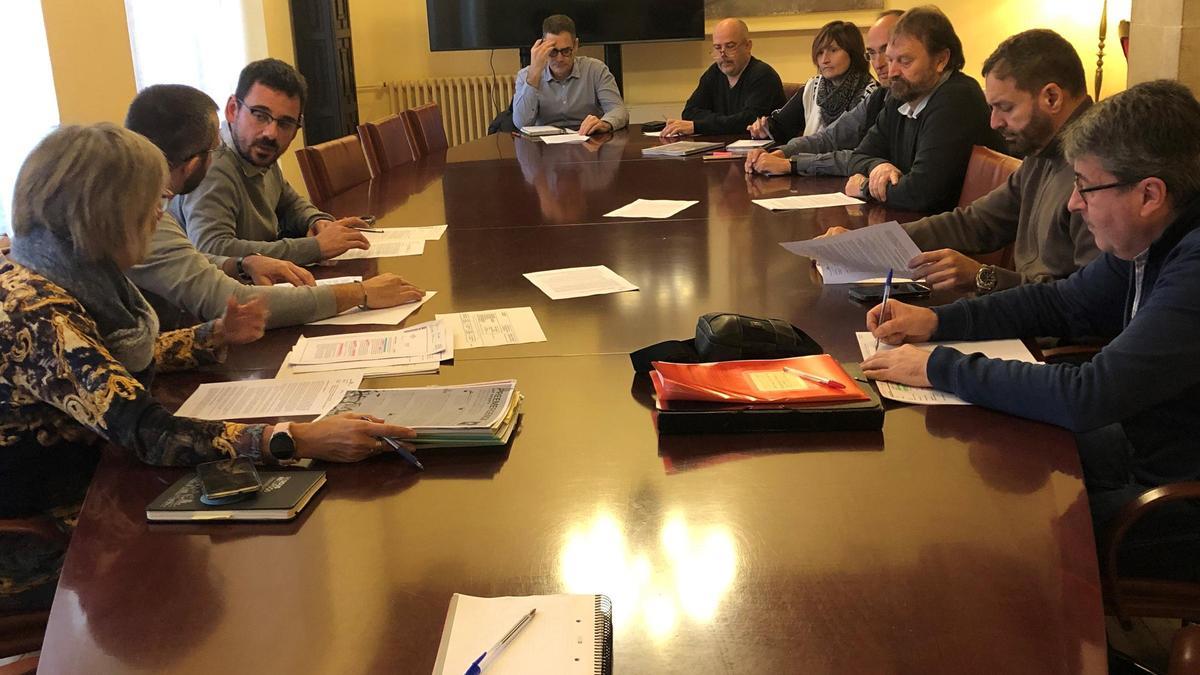 Imatge dels assistents a la reunió de l'Ajuntament de Girona