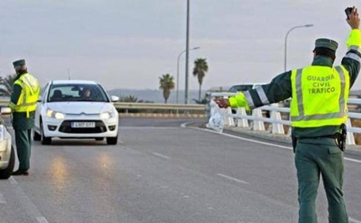 En 2026 todos los coches deberán conectarse a una plataforma que controlará la DGT para saber dónde está tu coche