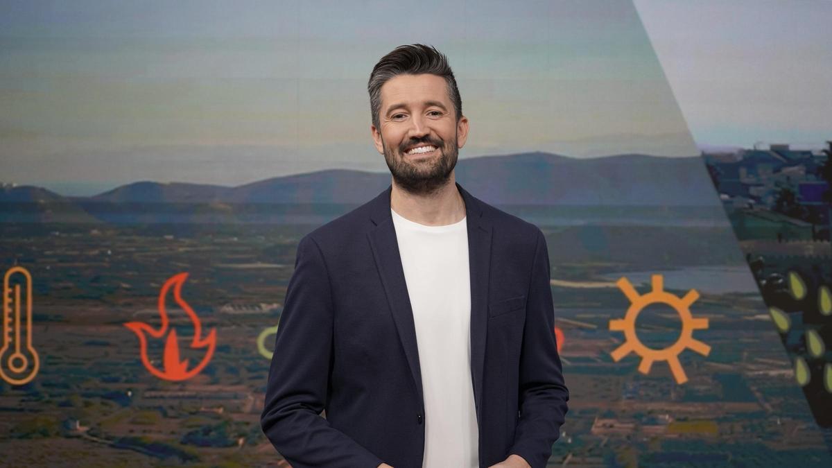 Presentado por Mathies Muñoz, La via verda se emite de lunes a viernes a las 13:00 h.