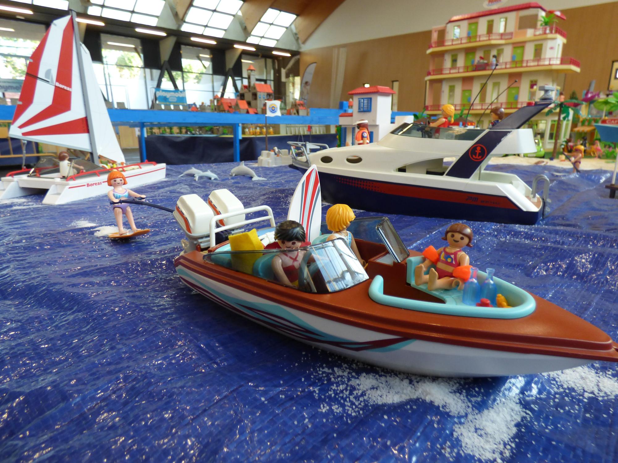 Els clicks arriben a Sant Pere Pescador en la seva primera Fira de Playmobil