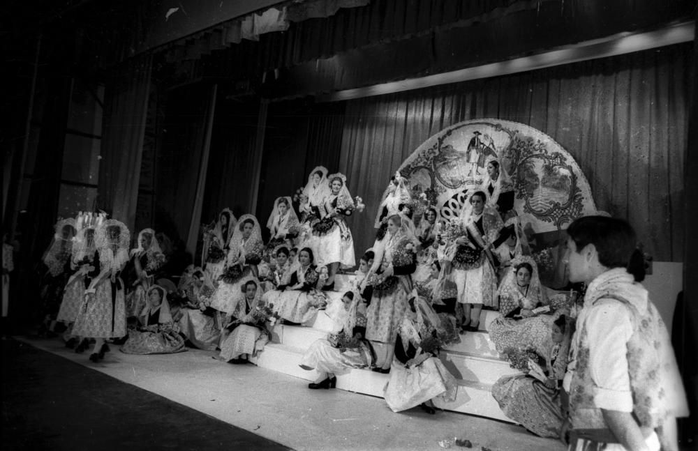 Estos días en los que deberíamos estar celebrando la Gala de elección, recordamos las imágenes de Perfecto Arjones tomadas en los años 60-70.