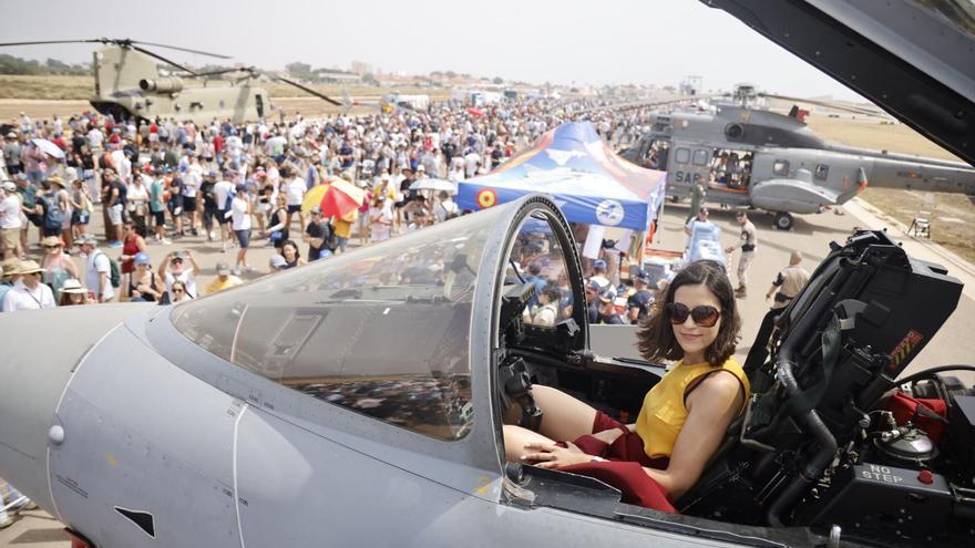 Arranca con una afluencia multitudinaria el Festival Aéreo de San Javier que celebra los 40 años de la Patrulla Águila