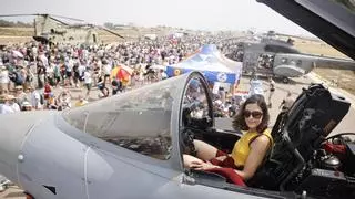 Arranca con una afluencia multitudinaria el Festival Aéreo de San Javier que celebra los 40 años de la Patrulla Águila