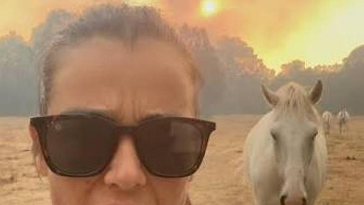 La cantante de 'Potra salvaje' Isabel Aaiún, durante una de sus grabaciones de Instagram.