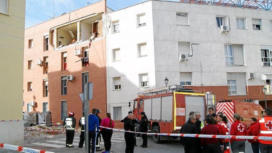 Una fuerte explosión de gas provoca dos heridos y un total de 30 desalojados