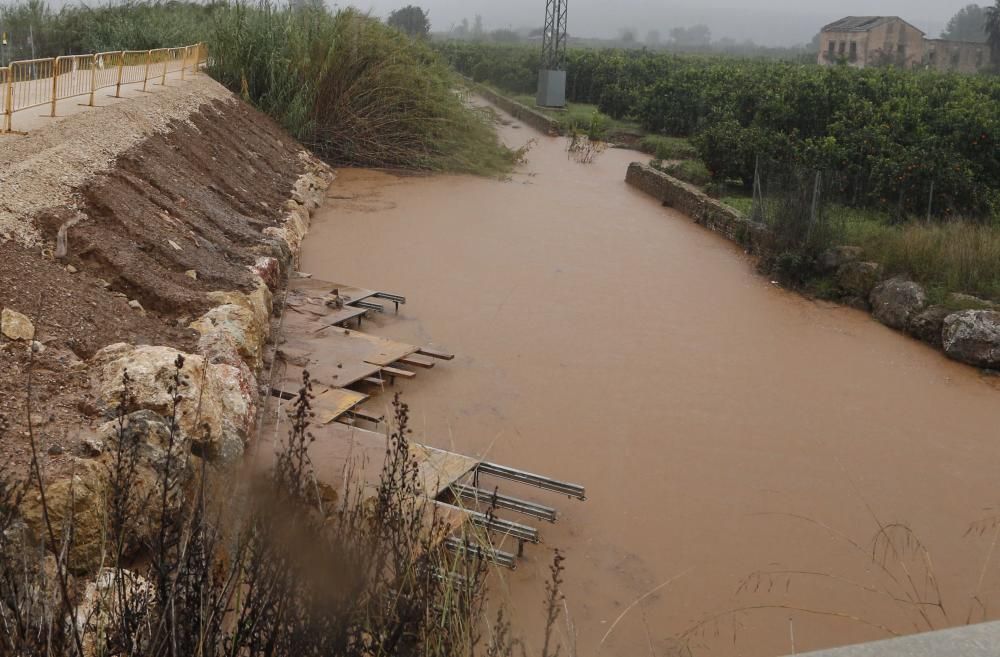 Consecuencias de la tromba de agua caída en Alzira esta pasada madrugada y esta mañana.