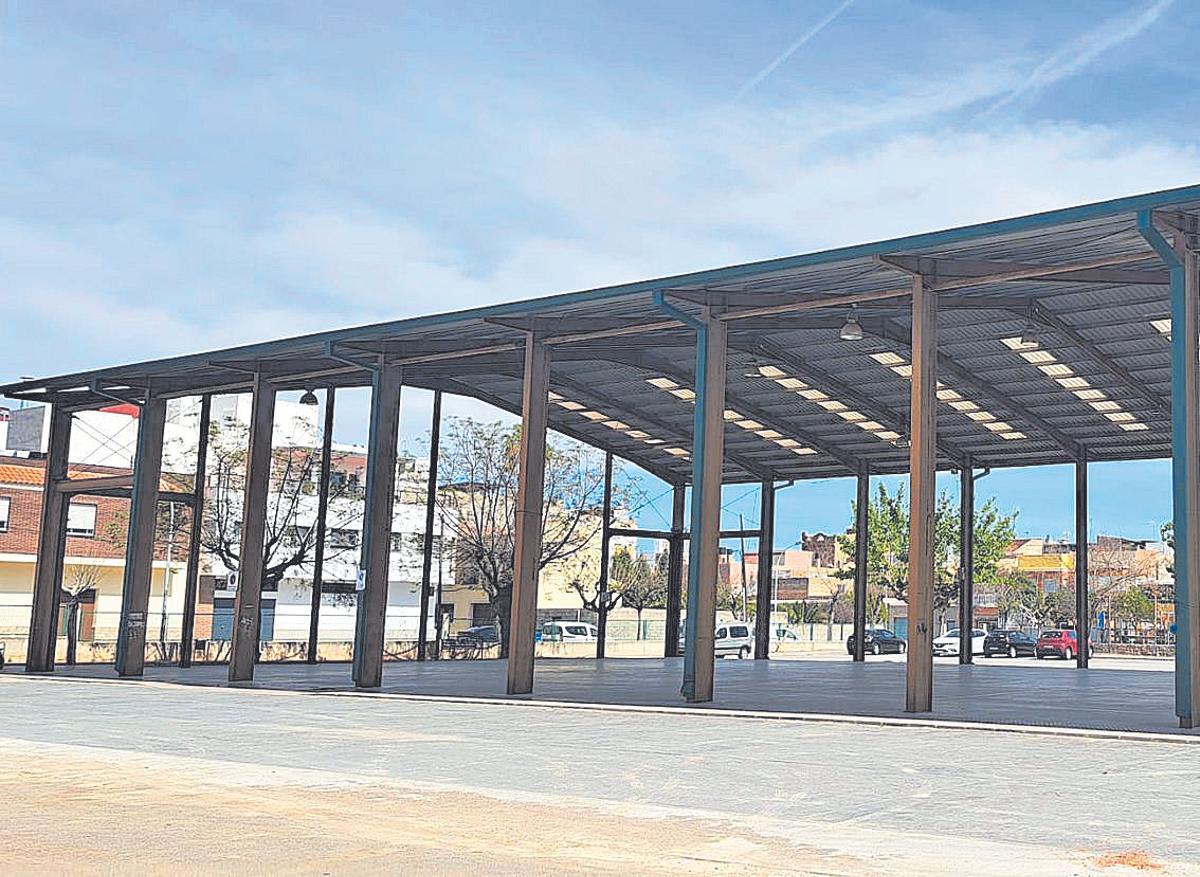 La reforma de la plaza España es una de las primeras actuaciones del gobierno popular de les Alqueries.