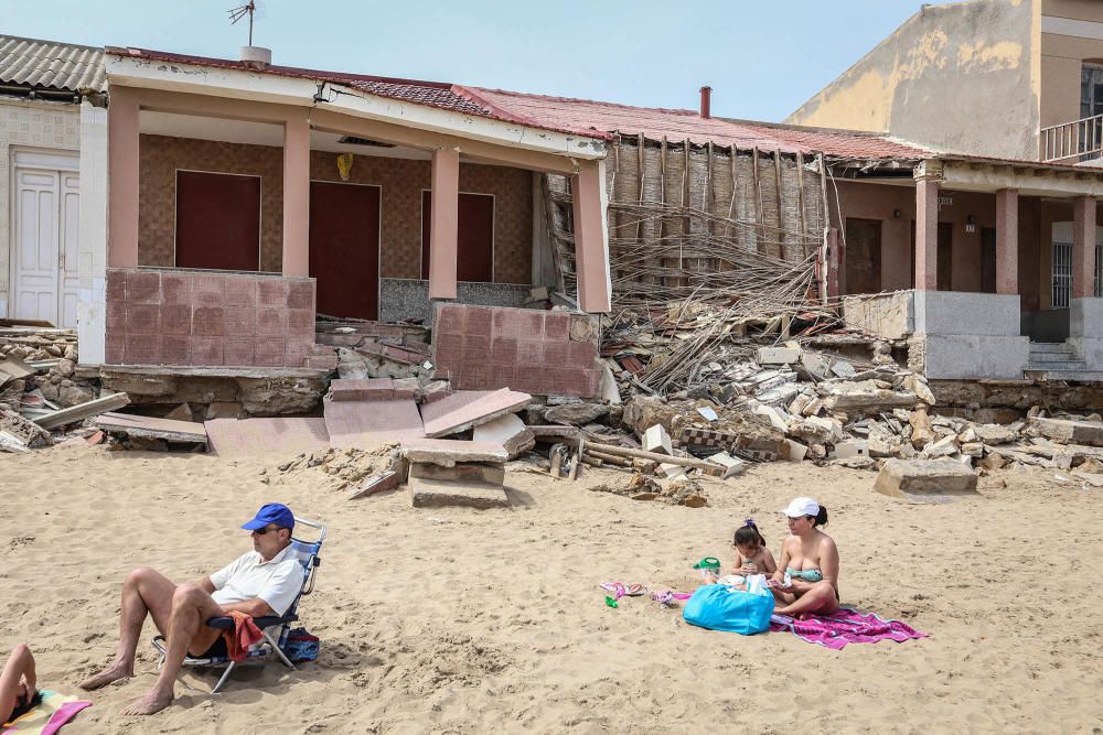 La escollera de la playa de Babilonia en Guardamar