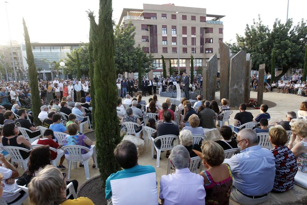 Inauguración del monumento homenaje a las víctimas del metro en el décimo aniversario del accidente