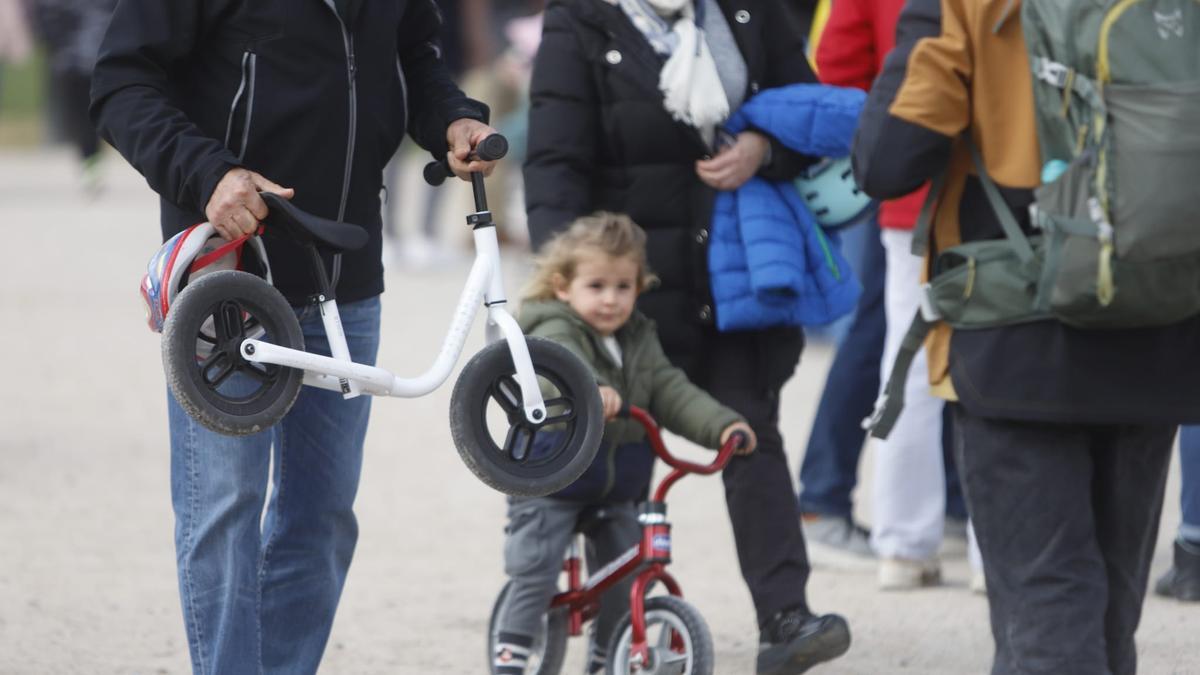 La Cincomarzada también se vive con fuerza en el barrio Oliver