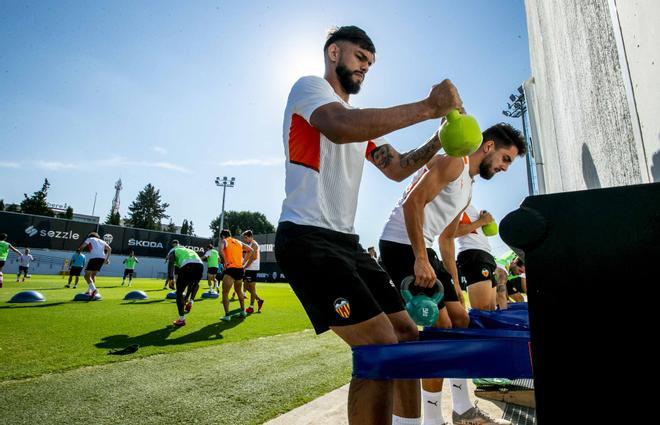 Visita a la Basílica y entrene sin Wass. Así ha sido la jornada de hoy para el Valencia CF