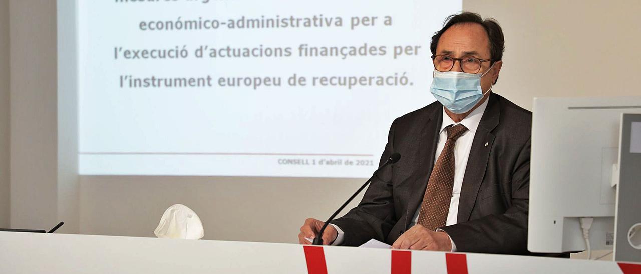 El conseller de Hacienda y Modelo Económico, Vicent Soler, ayer, durante la presentación del contenido del decreto ley.  | INFORMACIÓN