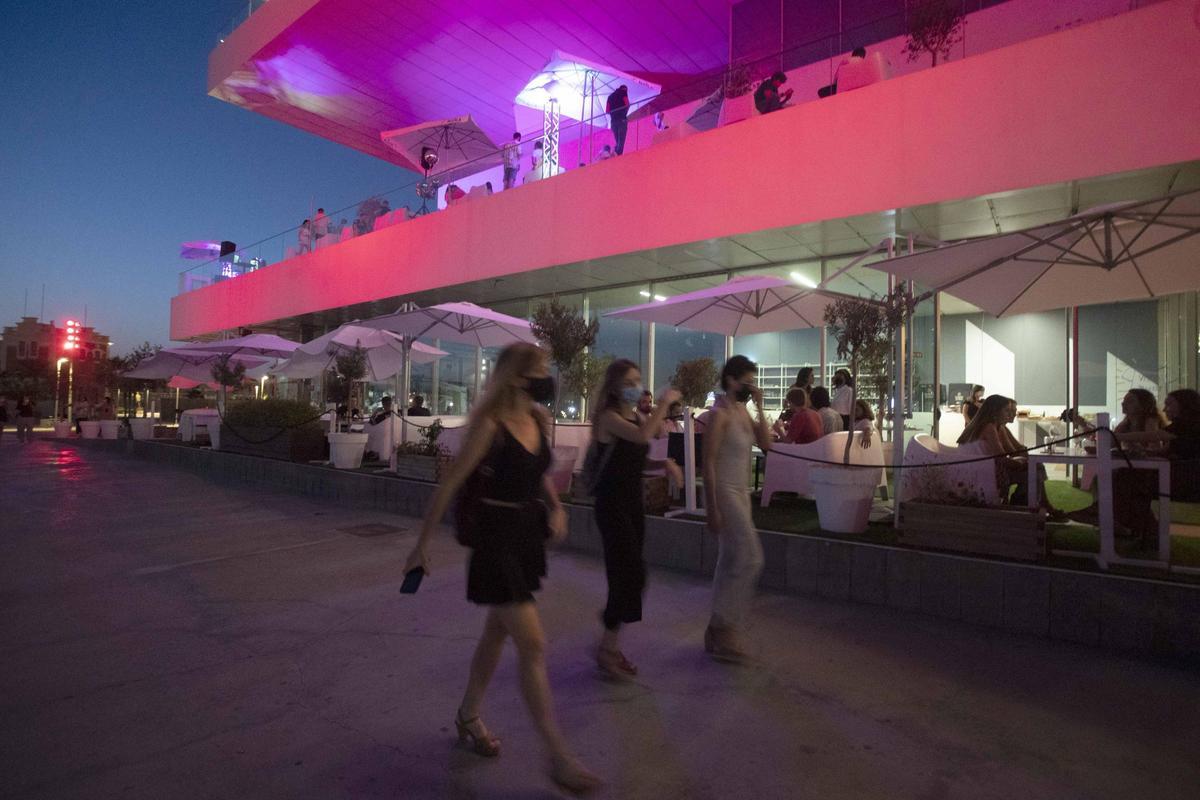 Valencia . Ocio nocturno discotecas bares de copas . Marina de Valencia .