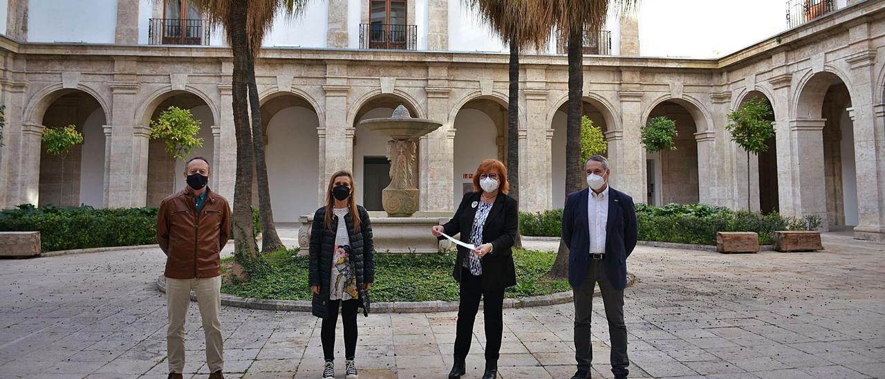 Los líderes sindicales de CC OO y UGT, junto a la la presidenta de la CEV València, Eva Blasco, y la delegada del Gobierno, Gloria Calero. | LEVANTE-EMV