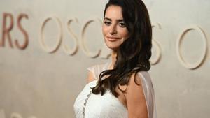 03/03/2025 March 2, 2025, Los Angeles, California, USA: PENELOPE CRUZ during red carpet arrivals for the 97th Academy Awards, presented by the Academy of Motion Picture Arts and Sciences (AMPAS), at the Dolby Theatre in Hollywood.. MADRID, 3 (CHANCE) No pudo asistir a la gala de los Premios Goya, pero sí que hemos podido verla en la ceremonia más importante del mundo del cine. Penélope Cruz, quien ha ejercido esta noche de presentadora de lujo junto a grandes nombres como Robert Downey Jr., Emma Stone y Cillian Murphy, ha brillado en la alfombra roja. EUROPA ESPAÑA SOCIEDAD KEVIN SULLIVAN / ZUMA PRESS / CONTACTOPHOTO