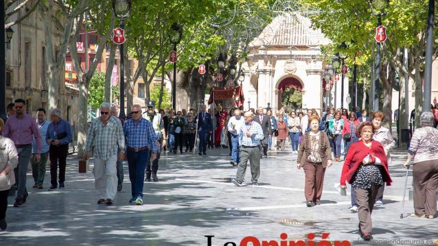 La Cruz de Impedidos pasa por el convento del Carmen