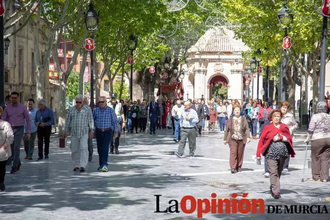 La Cruz de Impedidos pasa por el convento del Carmen