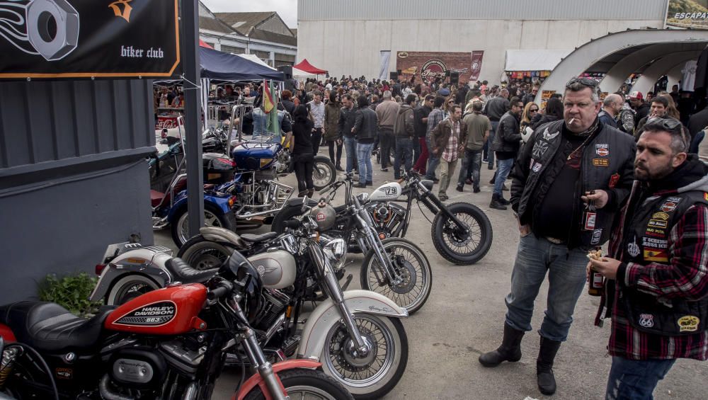 La octava edición del Swap Meet Hierros incluye la actuación del trío de chicas Las Bravas y su "rock de apartamento", el regreso de los míticos Bucaneros y los bailes de Lindy Hop Alicante.