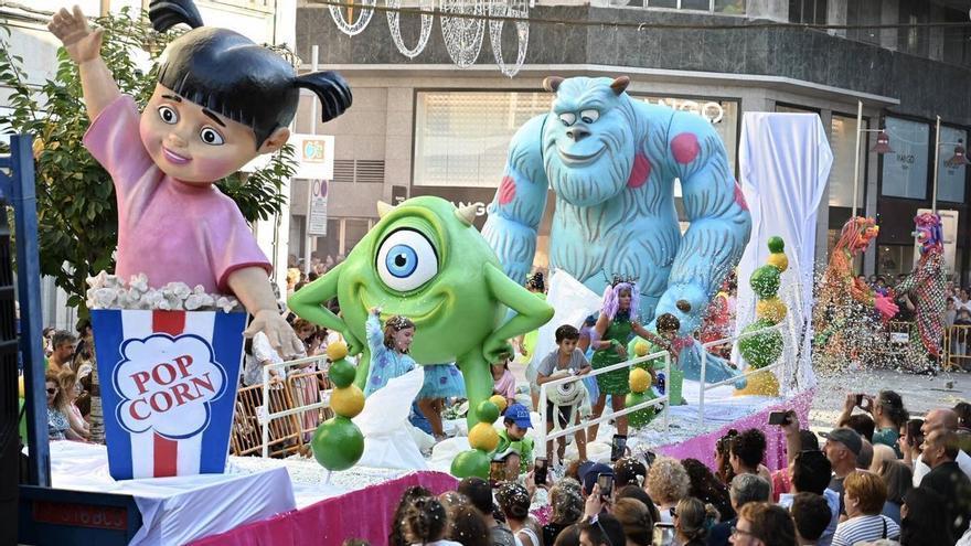 El desfile de la Batalla de las Flores de Pontevedra, en imágenes
