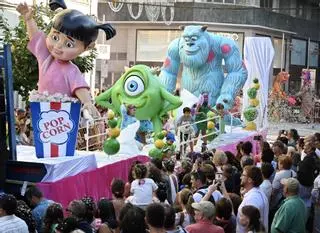 El desfile de la Batalla de las Flores de Pontevedra, en imágenes