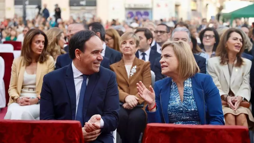 La Missa d'Infants reúne a los políticos: desde Pérez Llorca hasta Pilar Bernabé