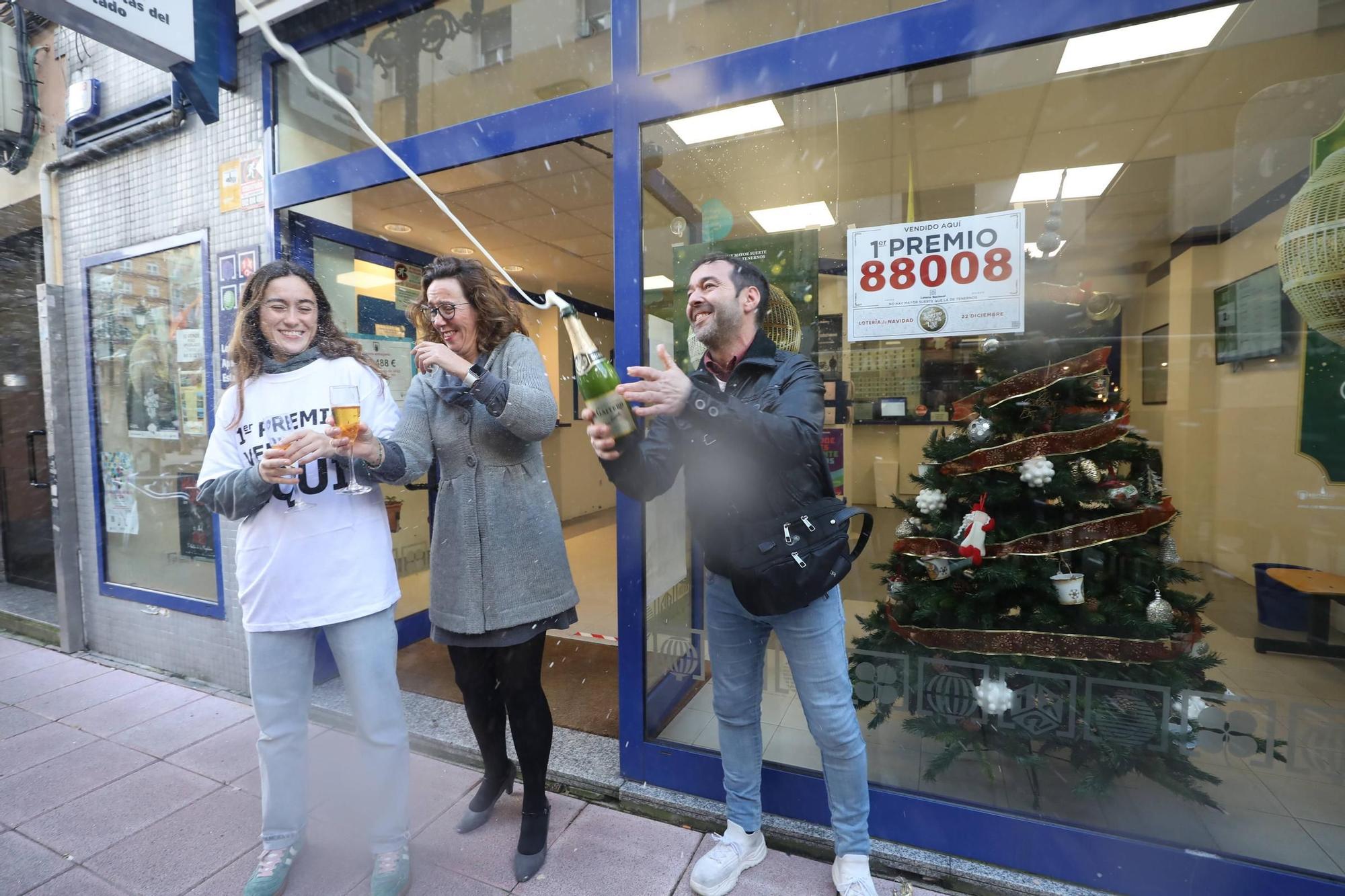 EN IMÁGENES: Asturias celebra una jornada de Lotería de Navidad con más de 4 millones en premios muy repartidos