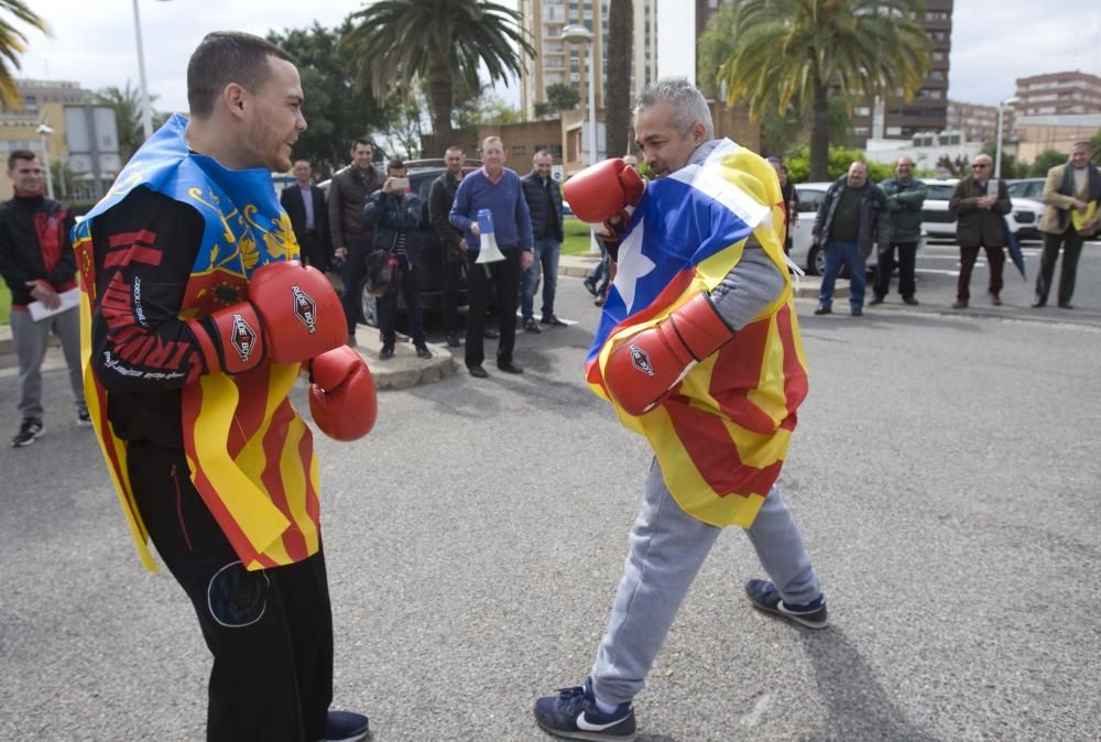 Protesta de boxeadores frente a la Conselleria de Educación