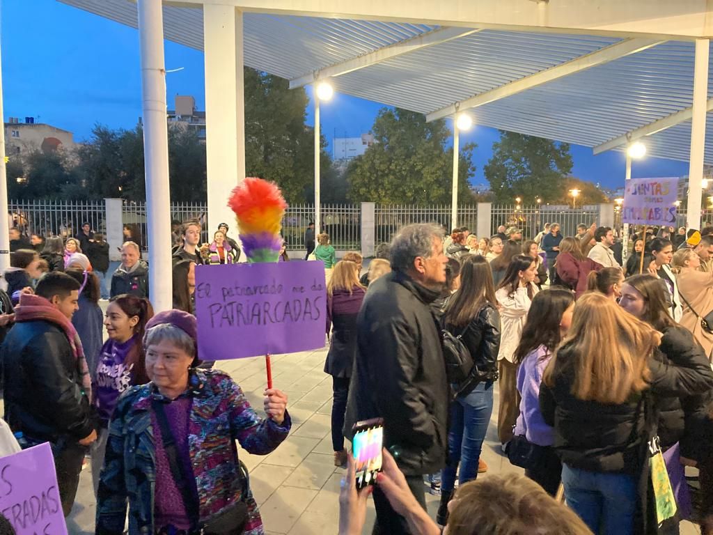 Miles de personas recorren Palma en la manifestación feminista del 8M